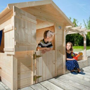 Udvari játszótér homokozóval