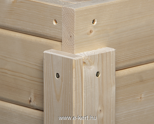 Szerszámtároló faház sarok csomópontja