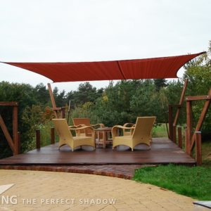 Árnyékolás napvitorla segítségével