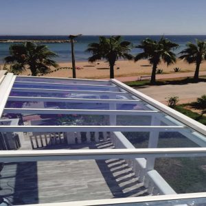 Terasztető_elhúzható_motoros_árnyékolóval