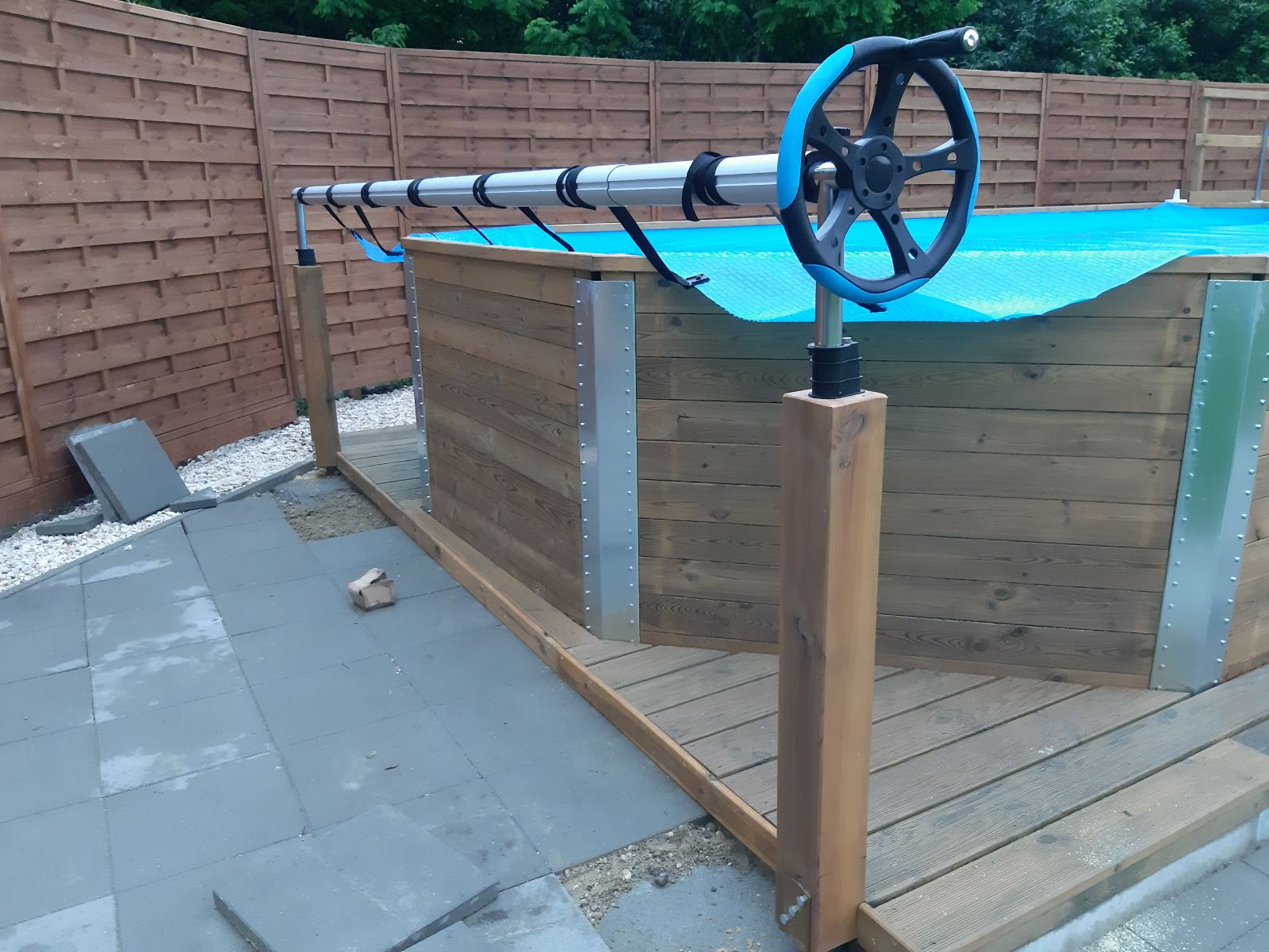 Szolárfólia csörlő medencéhez