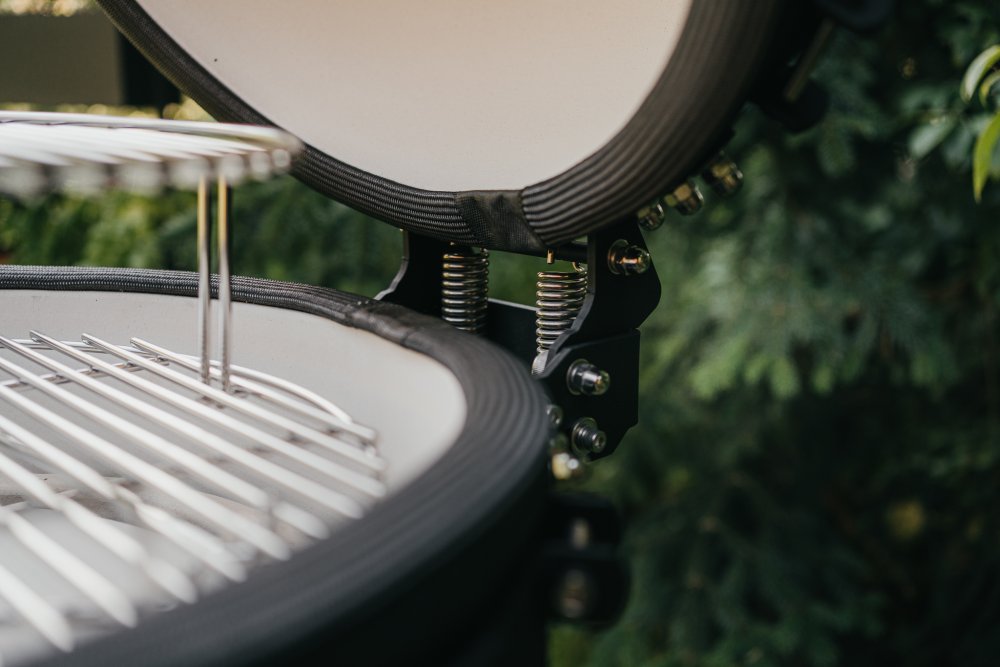 Grill sütő-kupola mechanizmus